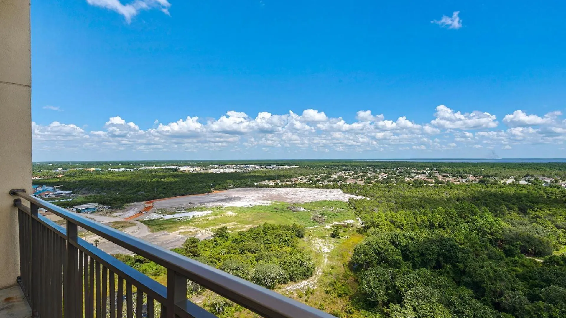 Semesterbostad Across From The Beach! Near Pier Park & Dining! Sleeps 6! 2 Bedroom / 2 Ba! Panama City Beach