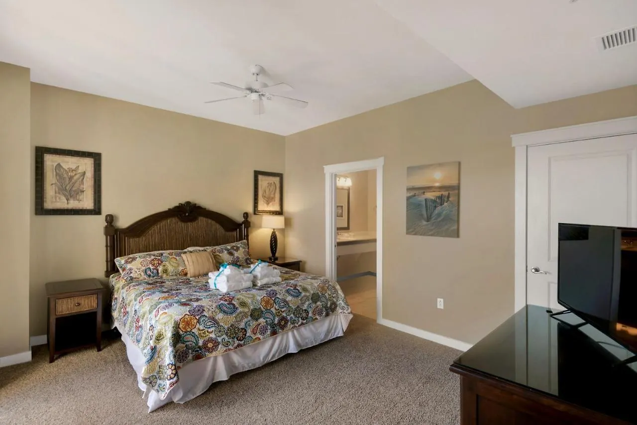 Holiday home Across From The Beach! Near Pier Park & Dining! Sleeps 6! 2 Bedroom / 2 Ba! Panama City Beach
