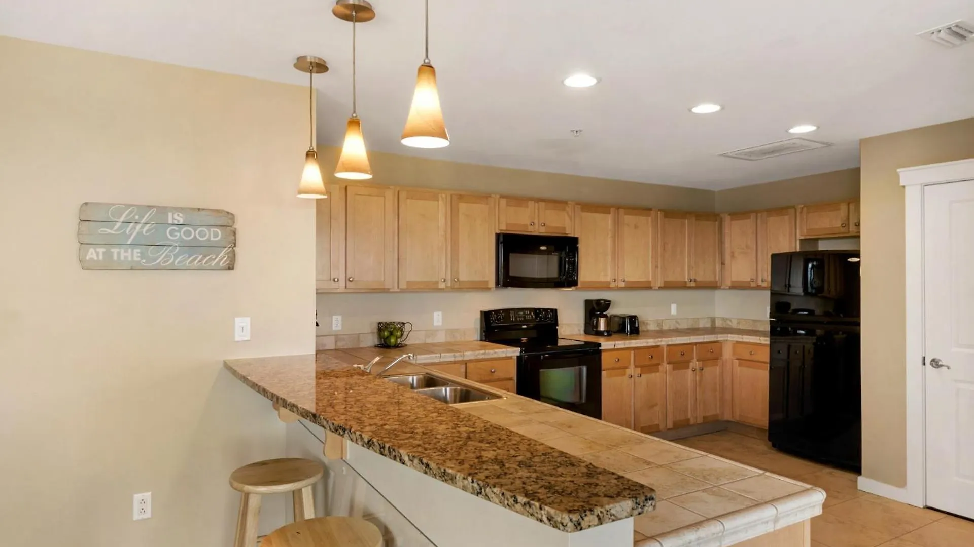 Across From The Beach! Near Pier Park & Dining! Sleeps 6! 2 Bedroom / 2 Ba! Panama City Beach Holiday home